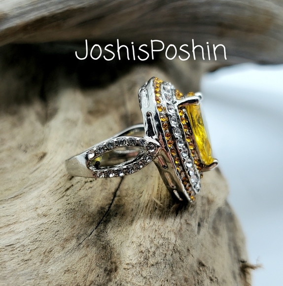 Silver pear shaped canary yellow citrine ring - Picture 4 of 10